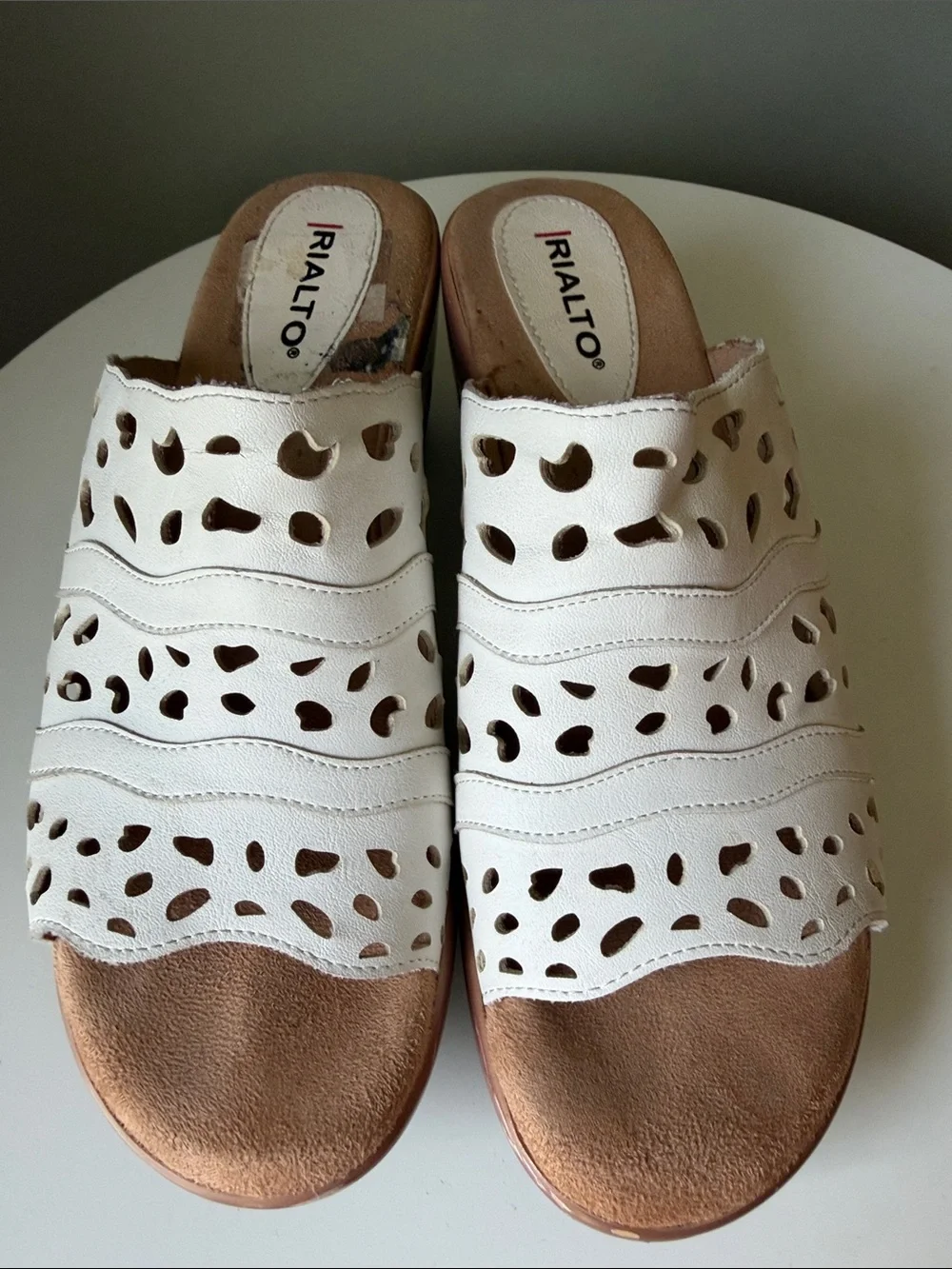 Rialto White Laser Cut Wedge Slide Sandals – Women’s Size 8.5 Flaw